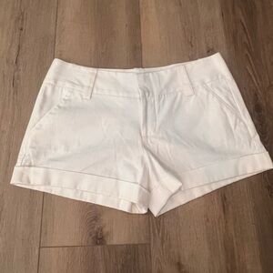 Alice + Olivia Cream Women's Shorts